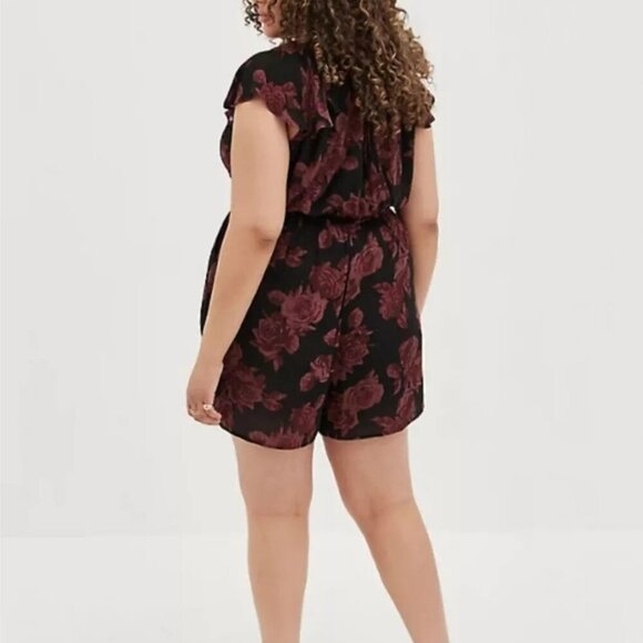Torrid Plus Size 2 Black Red Floral Gauze Tie Back V Neck Shorts Romper 18-20 - Picture 3 of 11